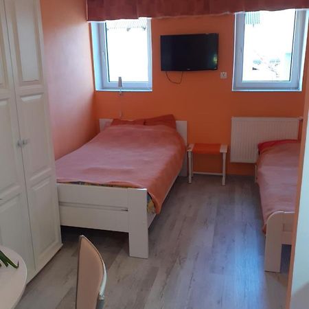 Wynajem Apartamentow I Pokoi. Ustronie Morskie Kültér fotó