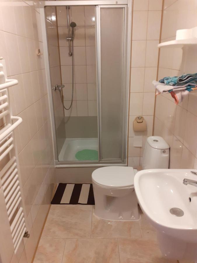 Wynajem Apartamentow I Pokoi. Ustronie Morskie Kültér fotó